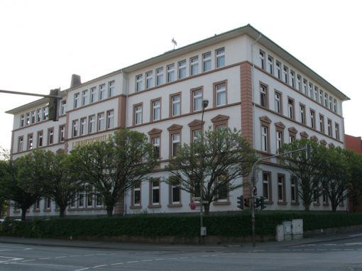 Holzfenster und Holzhaustüren: Liebigschule Gießen
