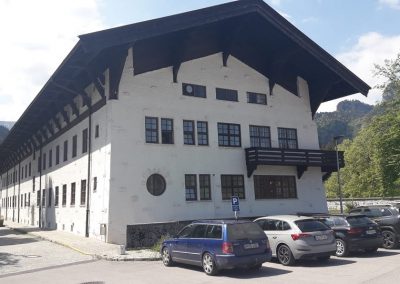 Holzfenster: Bundeswehr Verwaltungsschule Oberammergau