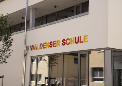 Holzfenster und Holzhaustüren: Waldenserschule Mörfelden-Walldorf